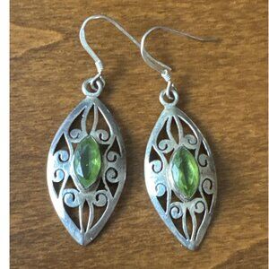 Very good Pre owned Condition Comes from a smoke and pet free home. Please look